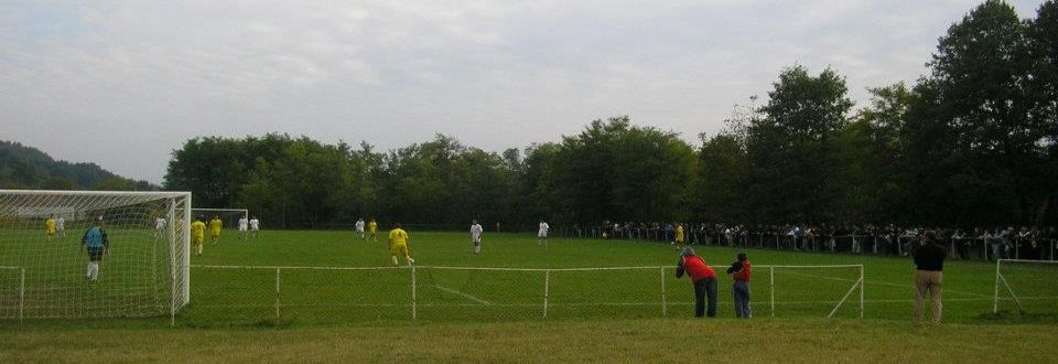Najveća posećenost na ``DOLINI DABROVA`` u derbiju 2001.god. Jedinstvo-Miokovci, oko 1.800 gledalaca.
